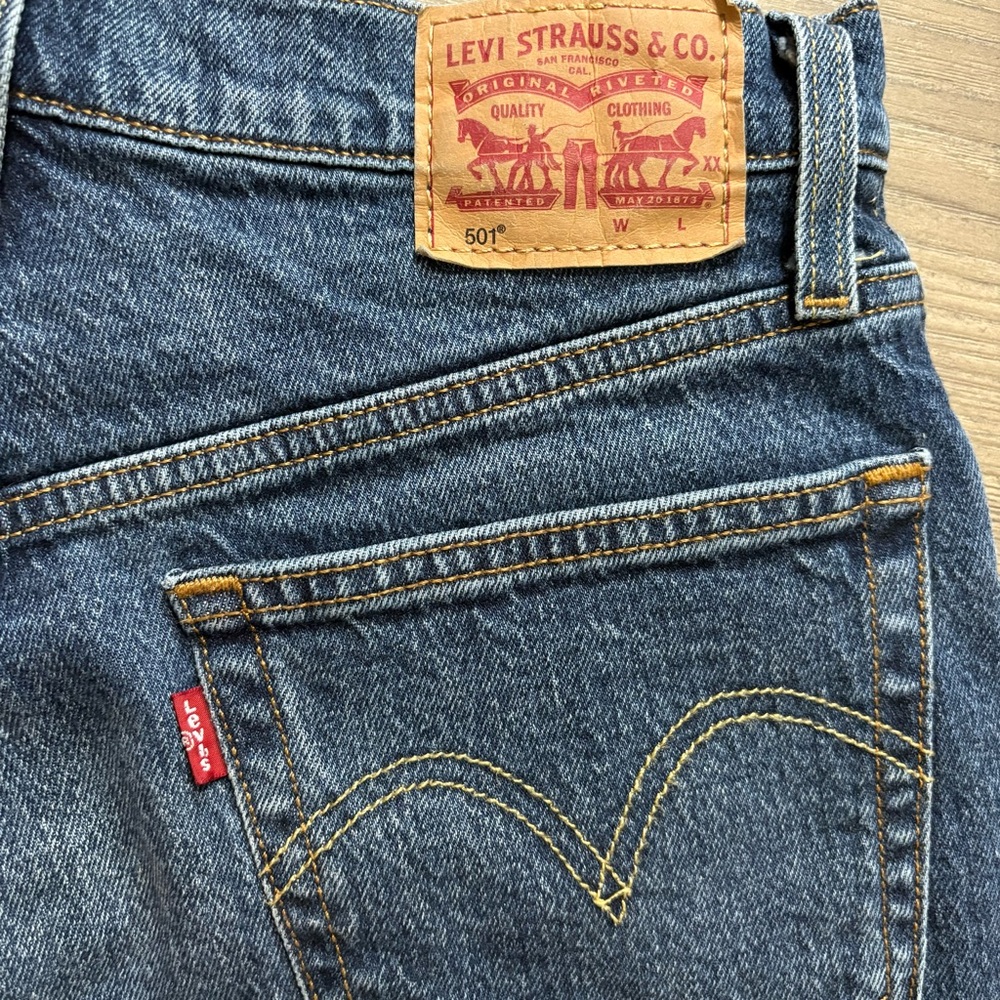 Levis 501 Womens High Rise Cut Off Jean Shorts Sz 26 Button Fly USA - Picture 3 of 12